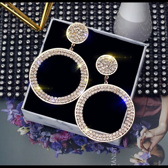 Women’s Fashion Jewelry Gold Plated Hoop Earrings - Picture 3 of 4